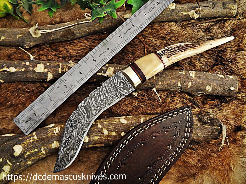 Custom  Made Damascus Steel Hunting Knife.