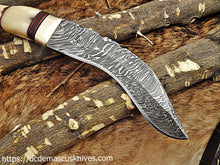 Load image into Gallery viewer, Custom  Made Damascus Steel Hunting Knife.
