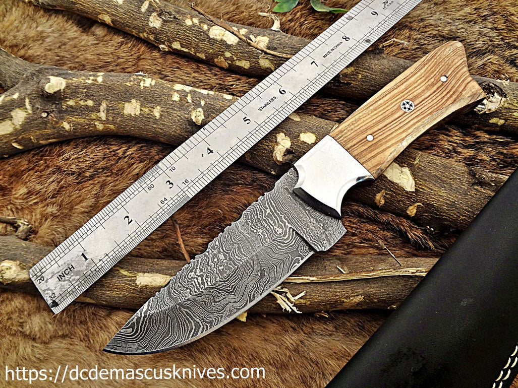 Custom Made Damascus Steel Skinner Knife.SK-128