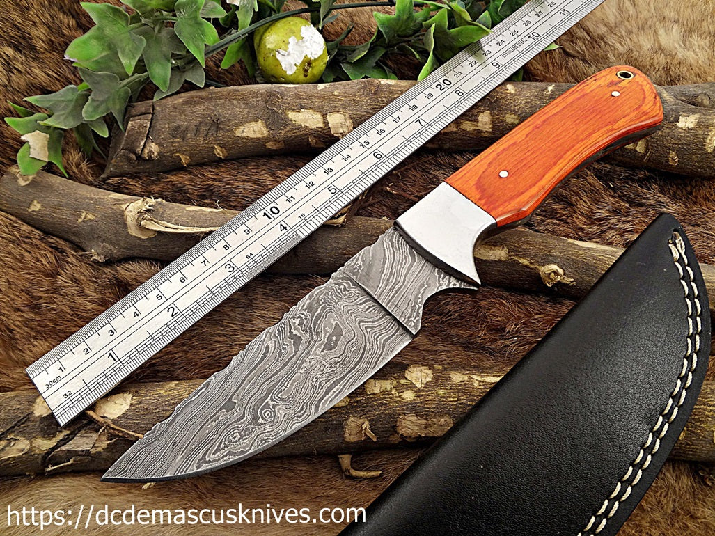 Custom Made Damascus Steel Skinner Knife.SK-137